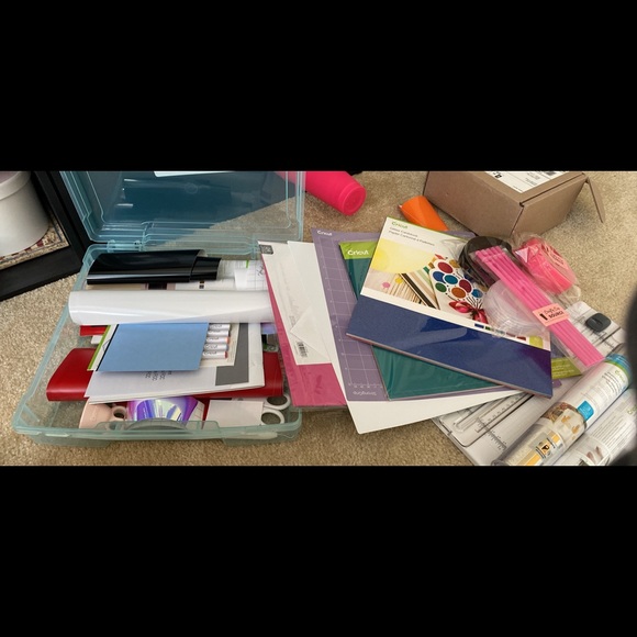 Cricut Explore Air 2 + Everything Bundle - only used a few times - Picture 3 of 5
